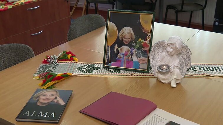 Butrimonių gimnazijoje prisimenamas Almos Adamkienės gyvenimas: įrengtas atminties kambarys