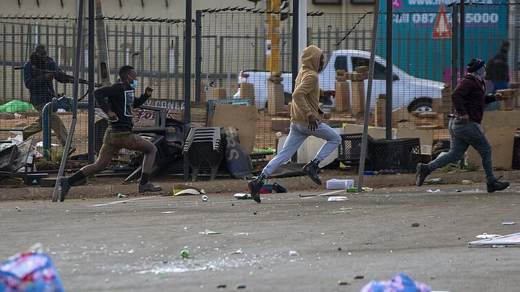 PAR slegia ekonominė krizė: trečdalis gyventojų neturi darbo, daugiau nei pusė gyvena žemiau skurdo ribos