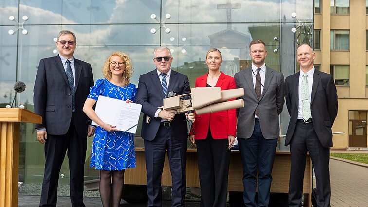 Žinios. Keturios ministerijos pasirašė dokumentus, apibrėšiančius gynybos pramonės gaires artimiausiems 4 metams