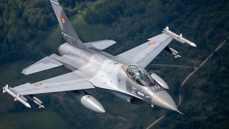 Zelenskis: pirmasis ukrainietiškas F-16 naikintuvas bus stipriausias pasaulio signalas, kad Rusija pralaimės