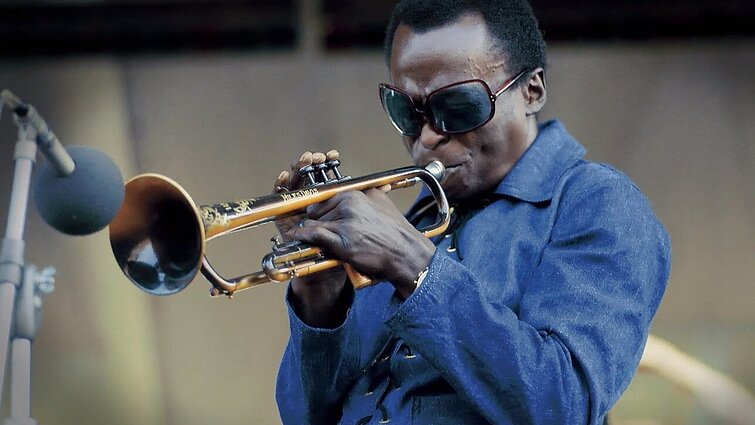 Ryto klausimas. Kokiu pirmu instrumentu pradėjo groti Milesas Davisas?