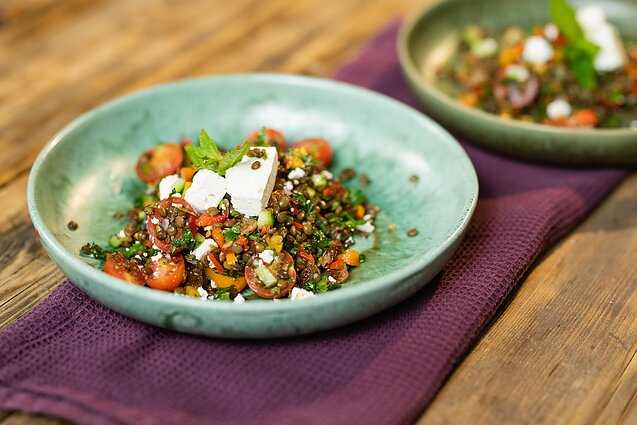 Spalvingos salotos su lęšiais ir feta