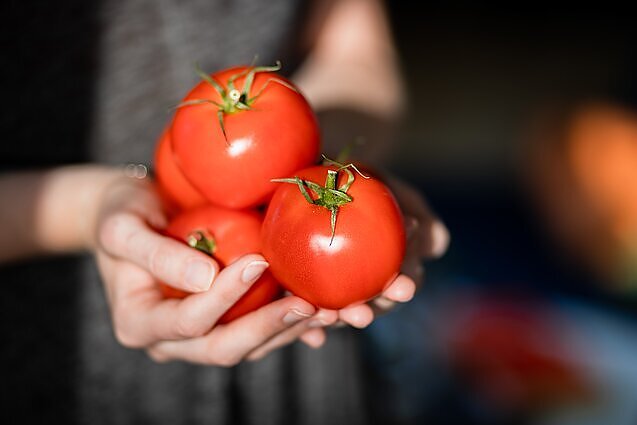 „Ne tik skanesni, bet ir kvepia kitaip“: specialistė dalijasi patarimais, kaip auginti veislinius pomidorus