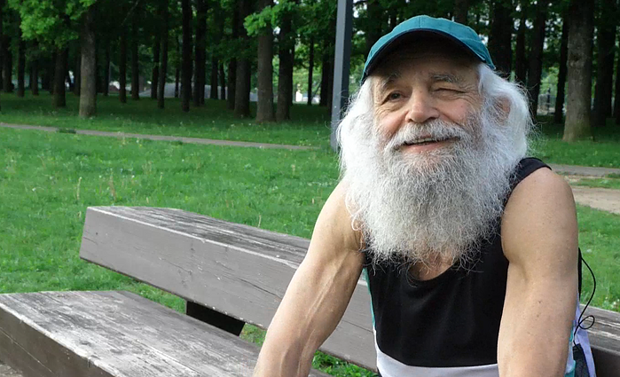 Žmogus – orkestras: 70-metį perkopęs Vladimiras važinėjasi riedučiais, veda jogos ir kvėpavimo užsiėmimus, domisi naujausiomis sporto tendencijomis