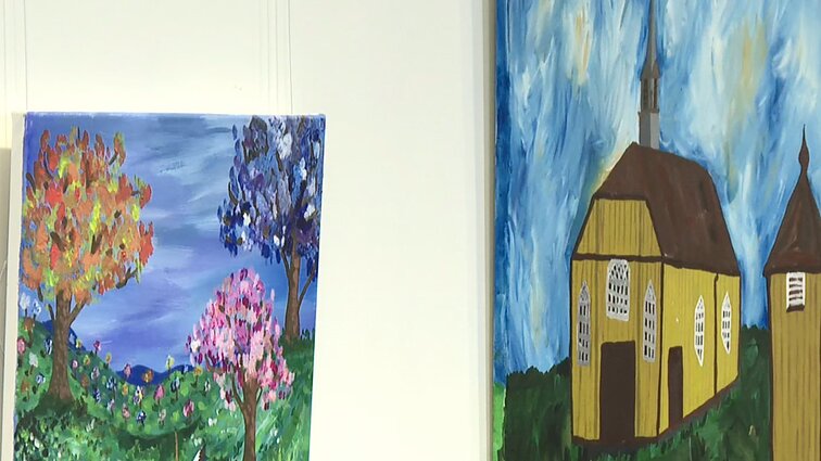 Molėtų jaunieji menininkai savo darbus pristatė lyg profesionalai: kūriniai eksponuojami miesto dailės galerijoje