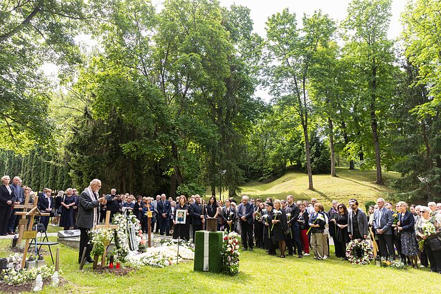 Zitos Kelmickaitės laidotuvės Zitos Kelmickaitės laidotuvės
