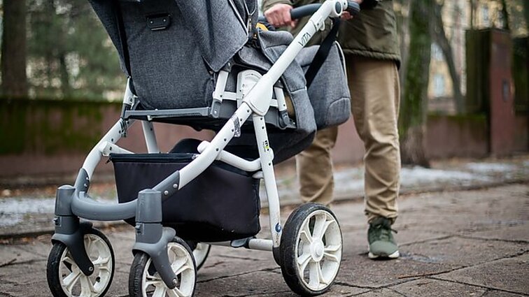 Nuo liepos – galimi vaiko priežiūros išmokų tvarkos pokyčiai: kas keistųsi?