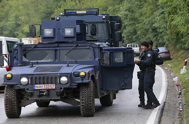 Žinios. Macronas tikina, kad Kosovo valdžia iš dalies atsakinga už situaciją Šiaurės Kosove