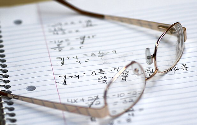 Išpopuliarėjus pokalbių robotams, kyla klausimas, ar nuolat plėtojamos dirbtinio intelekto programos gali pakeisti matematikus