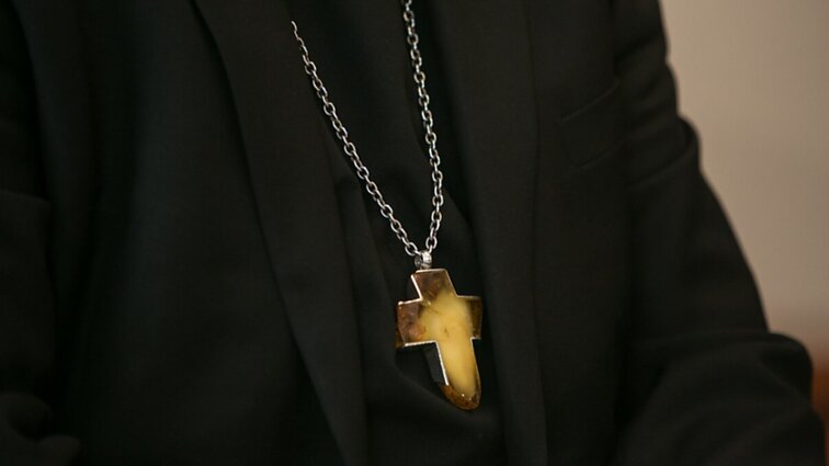 Nusikaltimų dangstymas, išmokos už tylą ir skelbiami bankrotai: bažnyčias krečiantys skandalai užsienyje