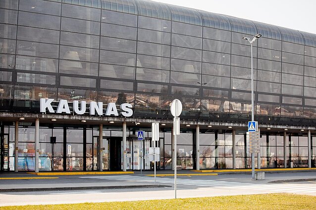 Žinios. Pradedama ieškoti rangovų Kauno oro uosto plėtrai: išaugus keleivių skaičiui, ketinama didinti terminalą