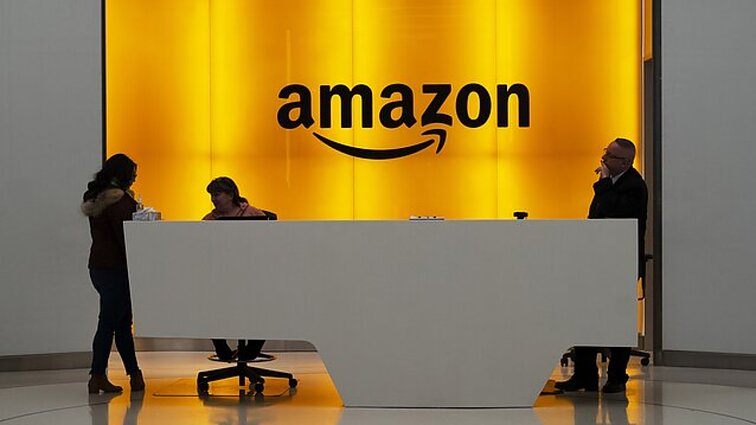 Atleidimai, tarša gamtai ir draudimas grįžti prie nuotolinio darbo subūrė „Amazon“ darbuotojus streikui