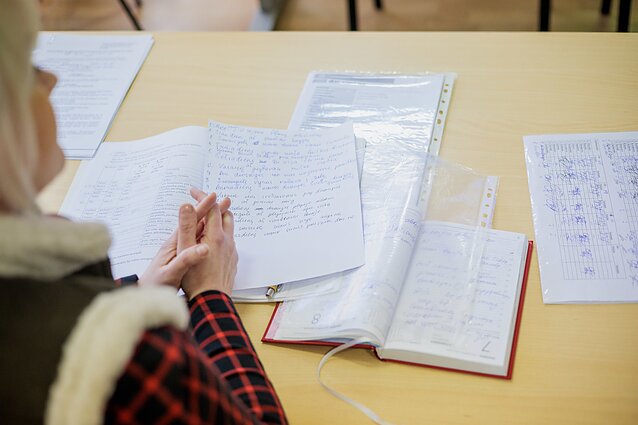 Mokiniais tapę visaginiečiai neslepia, kad išmokti valstybinę kalbą reikėjo seniai, toks supratimas itin sustiprėjo pastaraisiais metais. Mokiniais tapę visaginiečiai neslepia, kad išmokti valstybinę kalbą reikėjo seniai, toks supratimas itin sustiprėjo pastaraisiais metais.