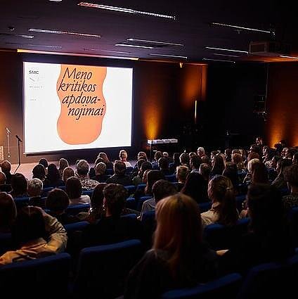 Pakeliui su klasika. Priartinti meno kritiką prie žmonių - misija įmanoma? Įteikti Meno kritikos apdovanojimai