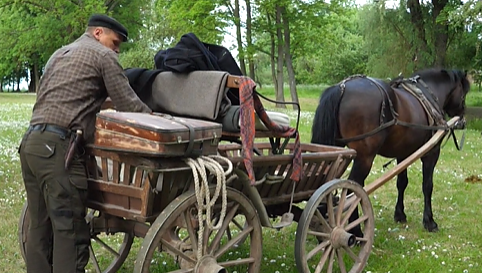 Į renginį „Bėk, bėk, žirgeli“ Anykščių rajone žmonės atvyksta mediniais vežimais: kai kuriems kelionė truko 9 dienas