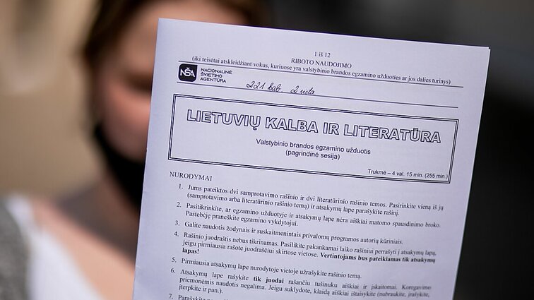 Žinios. Šalies abiturientai pradėjo valstybinių brandos egzaminų sesiją