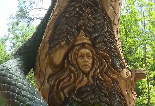 Aukščiausia medinė skuptūra pastatyta Anykščių šilelyje