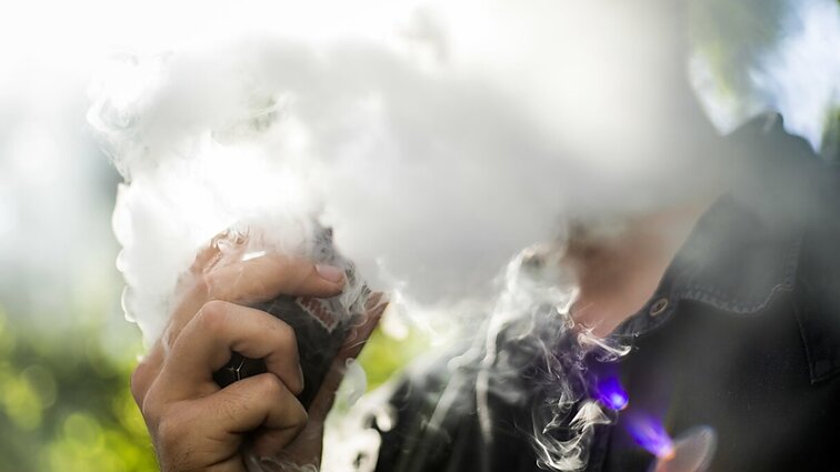 Žinios. Sostinės mokyklose atlikto tyrimo rezultatai: kasdien elektronines cigaretes rūko beveik penktadalis mokinių