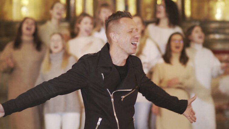 Linas Adomaitis su gospelų choru Linas Adomaitis su gospelų choru