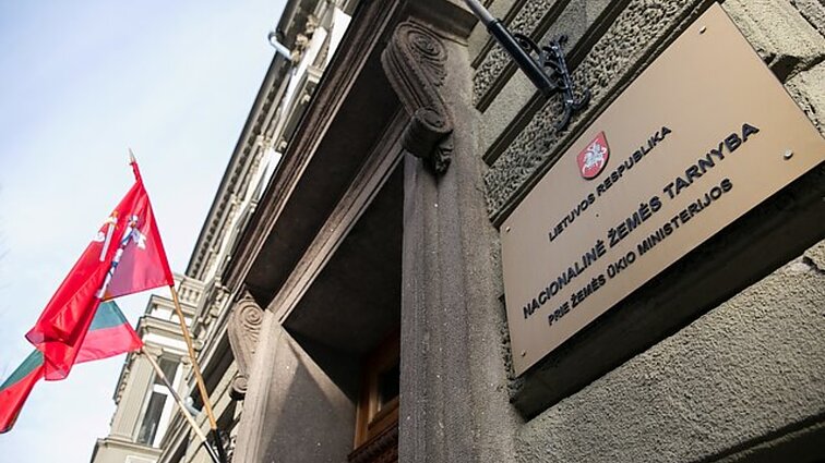 Žinios. Nacionalinė žemės tarnyba Ukrainai perduoda 18 automobilių