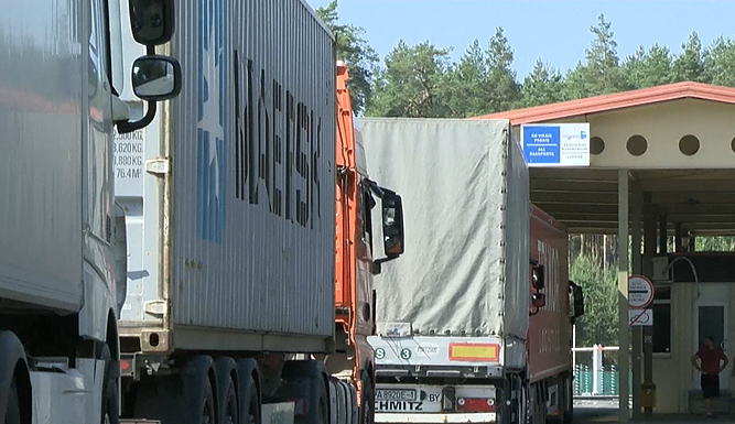 Vilkikų eilės prie Baltarusijos pasienio Vilkikų eilės prie Baltarusijos pasienio