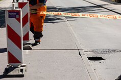 Vilniuje netoli savivaldybės atsivėrė smegduobė Vilniuje netoli savivaldybės atsivėrė smegduobė