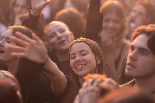 Juoda muzikos naktis Vilniuje: „ba.“ ir „Solo Ansamblis“ sudrebino sausakimšą Kalnų parką Juoda muzikos naktis Vilniuje: „ba.“ ir „Solo Ansamblis“ sudrebino sausakimšą Kalnų parką
