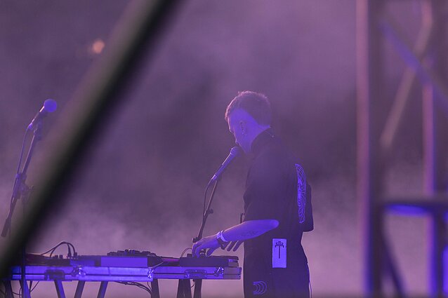 Juoda muzikos naktis Vilniuje: „ba.“ ir „Solo Ansamblis“ sudrebino sausakimšą Kalnų parką Juoda muzikos naktis Vilniuje: „ba.“ ir „Solo Ansamblis“ sudrebino sausakimšą Kalnų parką