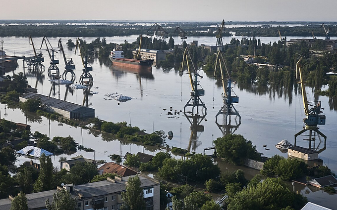 Žinios. Sunaikinus Kachovkos užtvanką, vanduo slūgsta, bet aukų ir dingusiųjų daugėja