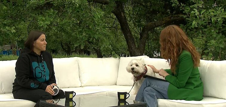 Loreta Stakauskaitė su augintiniu ir laidos vedėja Audra Avižiūtė