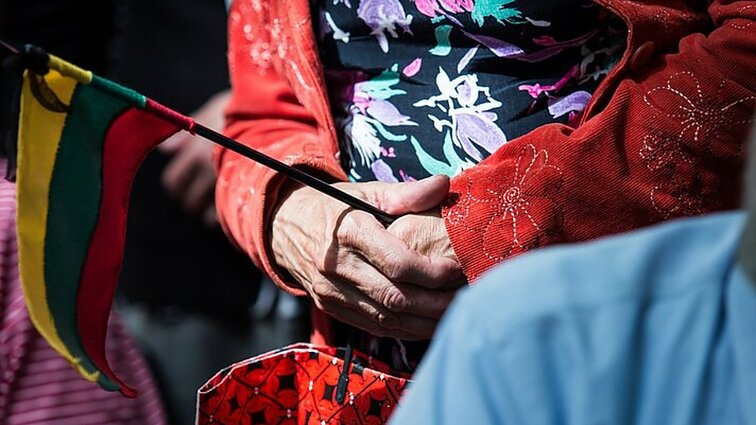 „Darosi sunku net apie tuos laikus pagalvojus“: Gedulo ir vilties dieną lietuviai pamini skaitydami tremtinių prisiminimus