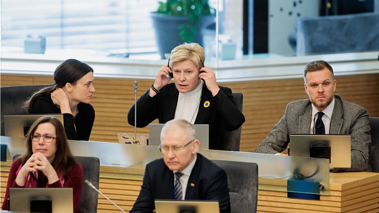 Žinios. Nusprendusi neatsistatydinti, Vyriausybė įsipareigojo ieškoti naujos kandidatūros į švietimo, mokslo ir sporto ministrus