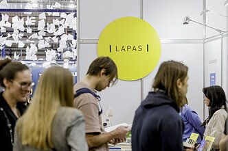 Leidyklos „Lapas“ stendas Knygų mugėje Leidyklos „Lapas“ stendas Knygų mugėje