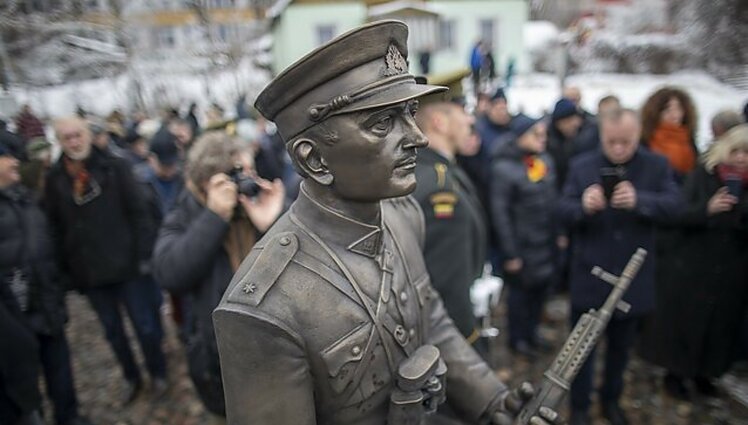 Ramanausko-Vanago skulptūra prikelta naujam gyvenimui: tikimasi, kad incidentų išvengti padės kameros