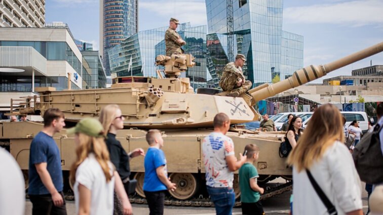 Vilniuje vyksta NATO festivalis „Galingi, nes vieningi!“: kviečia pamatyti moderniausią karinę technika