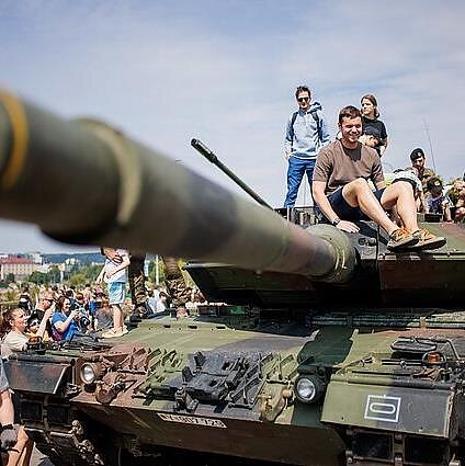 Lietuvos diena. NATO festivalyje Vilniuje demonstruojama NATO karinė technika ir ginkluotė, kuria Ukraina atkovoja savo teritorijas