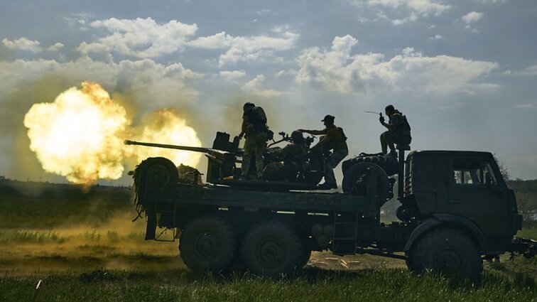 Žinios. Ukrainos kariuomenei bandant pralaužti priešo gynybines linijas, Rusija ginasi veiksmingai