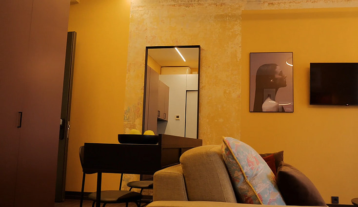 Istorijos, pasakojamos spalvomis: būstas su išsaugotomis autentiškomis mūro liekanomis