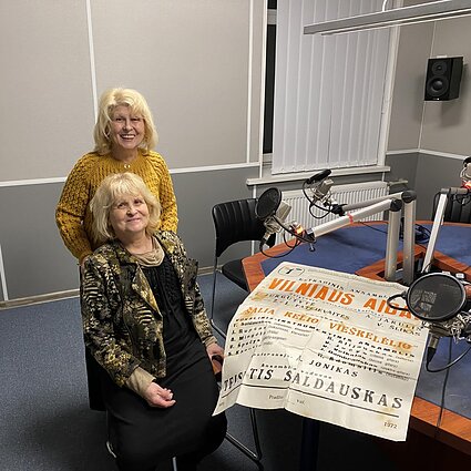 Atsiliepk dainoj. Zina ir Liuda Fatejevaitės: dainuodavome taip, kad visa giria aidėdavo