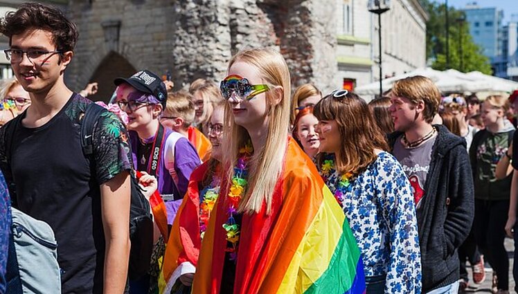 Žinios. Estijos parlamentas įteisino tos pačios lyties santuokas