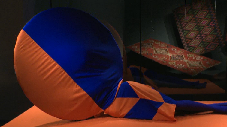 Tarptautinėje tekstilės parodoje „Imagine“ šalia šiuolaikinių menininkų sukurtų darbų – ir šimtamečiai lietuviški muziejiniai eksponatai