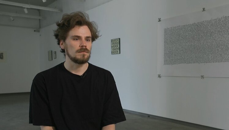 Susikaupimo ir tvirtos rankos reikalaujančiuose kaligrafijos darbuose – raidžių grožis ir prasmė