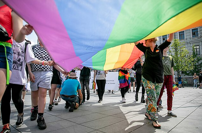 Estijos LGBT bendruomenė džiaugiasi parlamento sprendimu įteisinti tos pačios lyties asmenų santuoką: valdantieji tokį žingsnį vadina pažangos pavyzdžiu