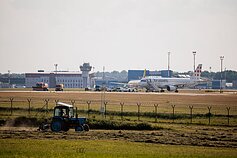Prieš kilimą lėktuvas pametė ratą Prieš kilimą lėktuvas pametė ratą