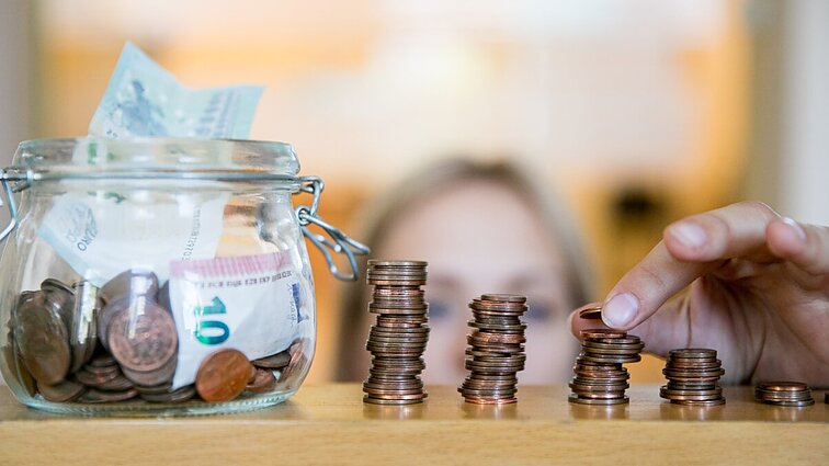 Pensijų kaupimo dilemos: artėjant liepai gyventojai raginami apsispręsti, ar nori papildomai jai taupyti