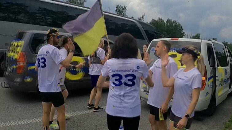 Palaikymo akcijos „Keliu vėliavą už Ukrainą NATO!“ bėgikė: maratono tikslą stengiamės įveikti ne šiaip sau