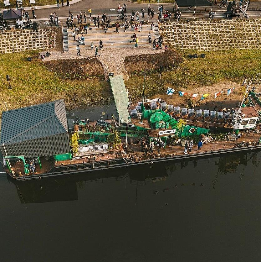 Ryto allegro. „Nemuno7“ pasitraukimas iš architektūros apdovanojimų: Aplinkos ministerija ir Architektų rūmai skęsta atsakomybės dėl A. Karaliaus elgesio prisiėmimo liūne