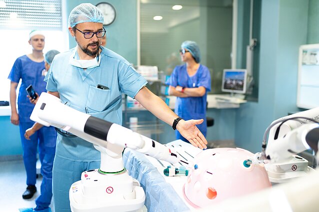 Operacijoms naudojama robotinė sistema