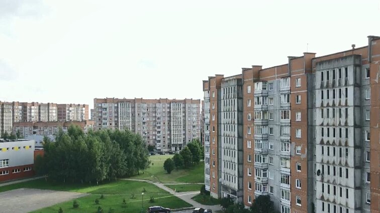 „Jeigu užmiegi, tai apsinuodijęs atsikeli“: pietinės Klaipėdos gyventojai sako, kad sulig karščiais vėl sugrįžo nepakeliama smarvė