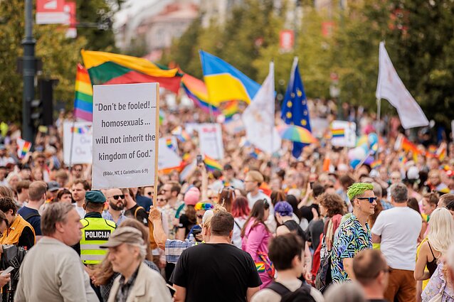 Шествие «Vilnius Pride» 2023 года на проспекте Гядиминаса